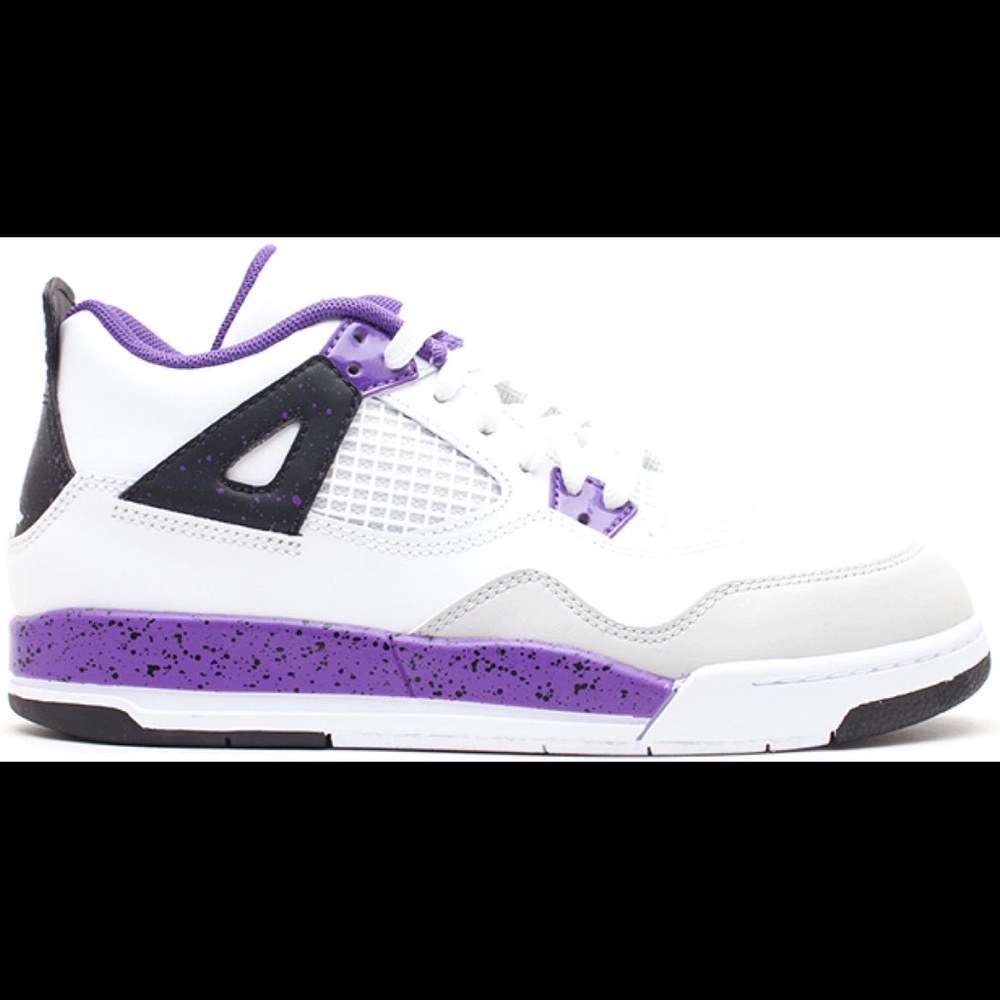 Women’s Jordan 4 Retro Ultraviolet size: 5.5Y